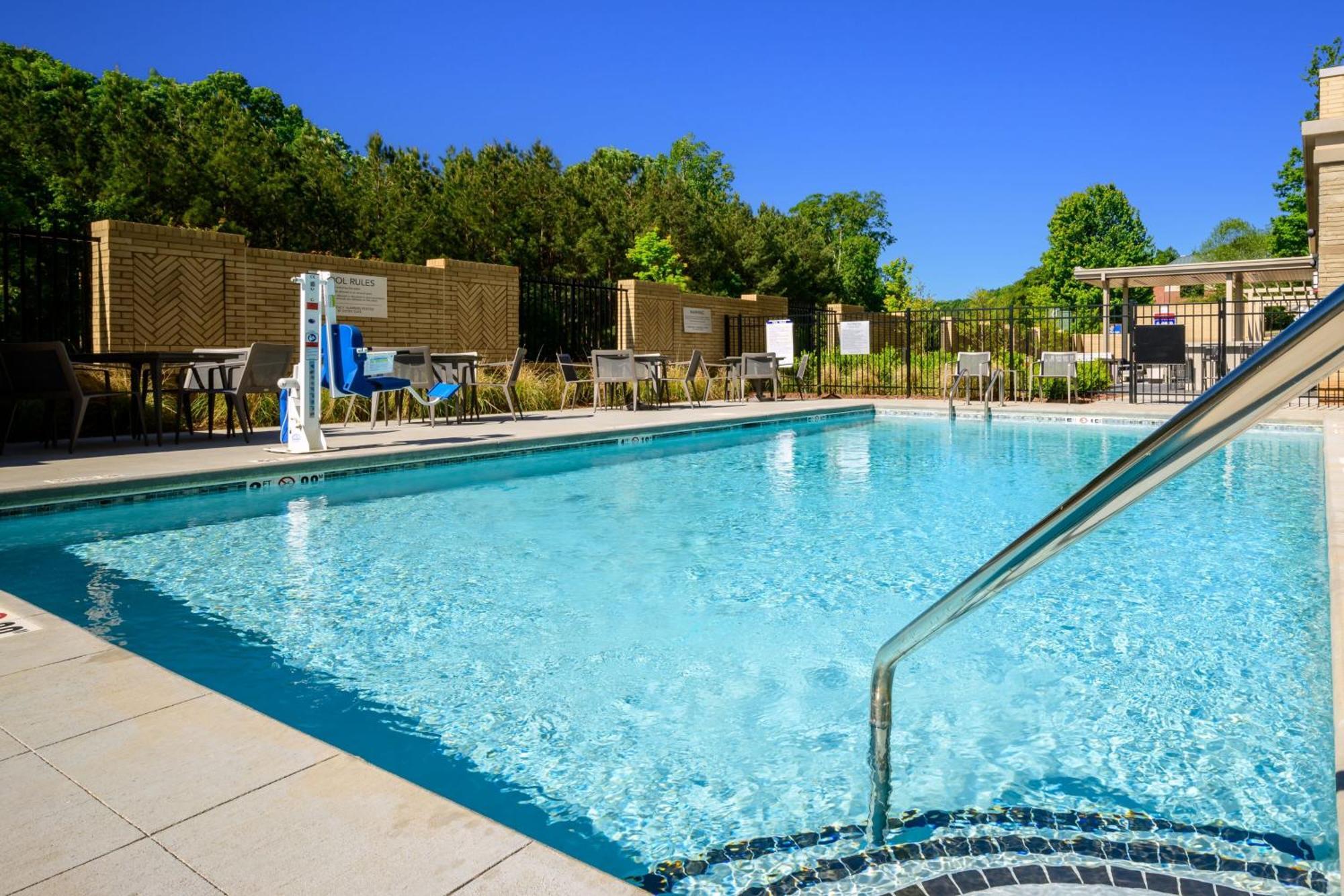 Courtyard By Marriott Raleigh Cary Crossroads Hotel Eksteriør billede