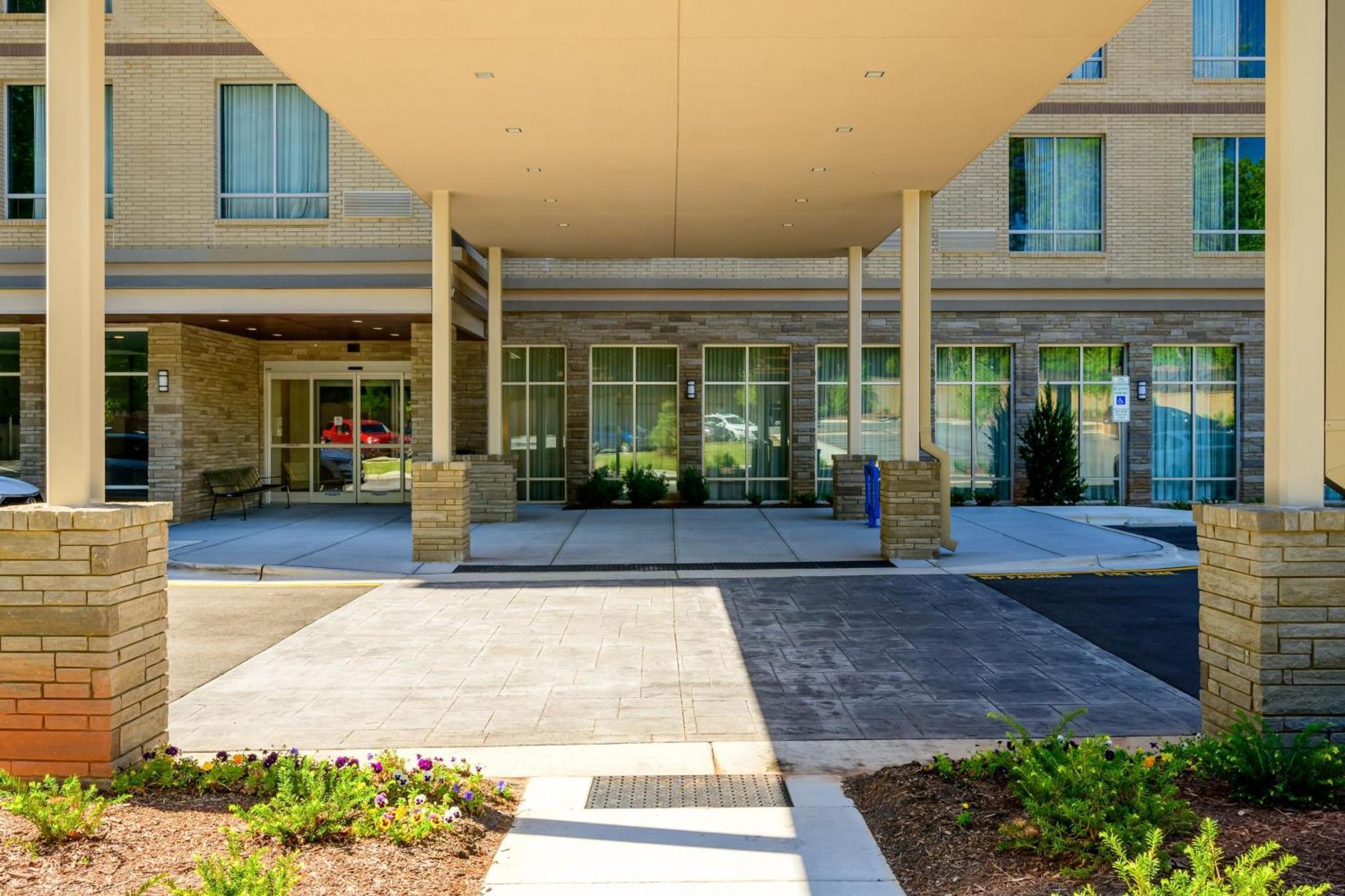 Courtyard By Marriott Raleigh Cary Crossroads Hotel Eksteriør billede