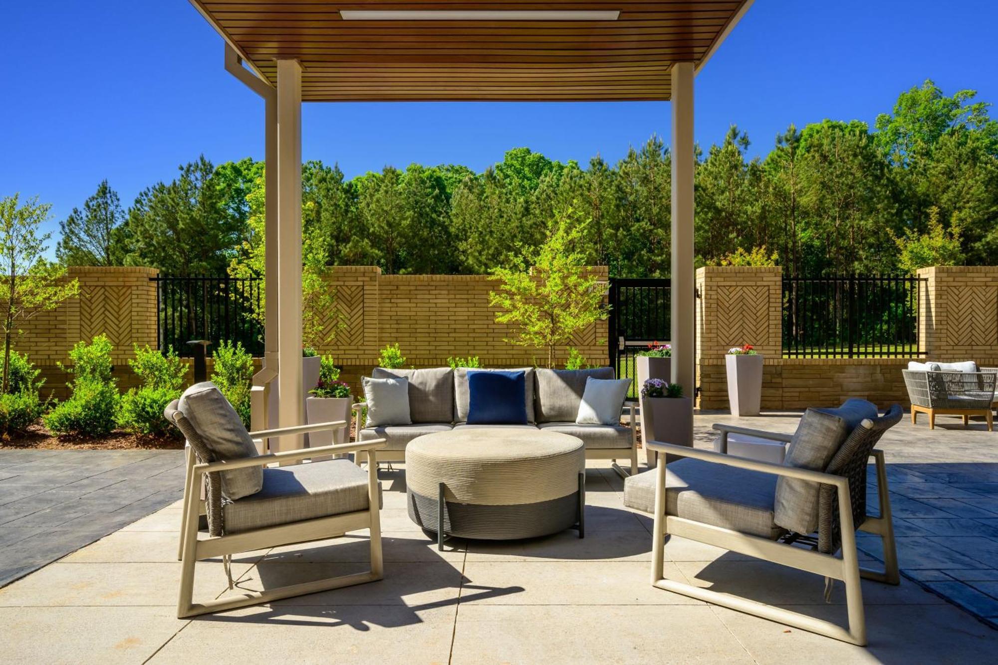 Courtyard By Marriott Raleigh Cary Crossroads Hotel Eksteriør billede