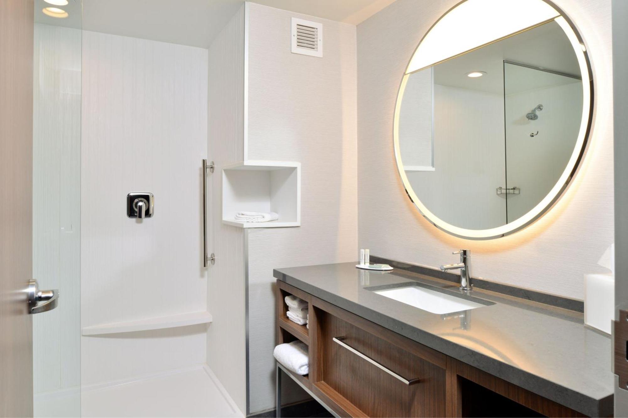 Courtyard By Marriott Raleigh Cary Crossroads Hotel Eksteriør billede