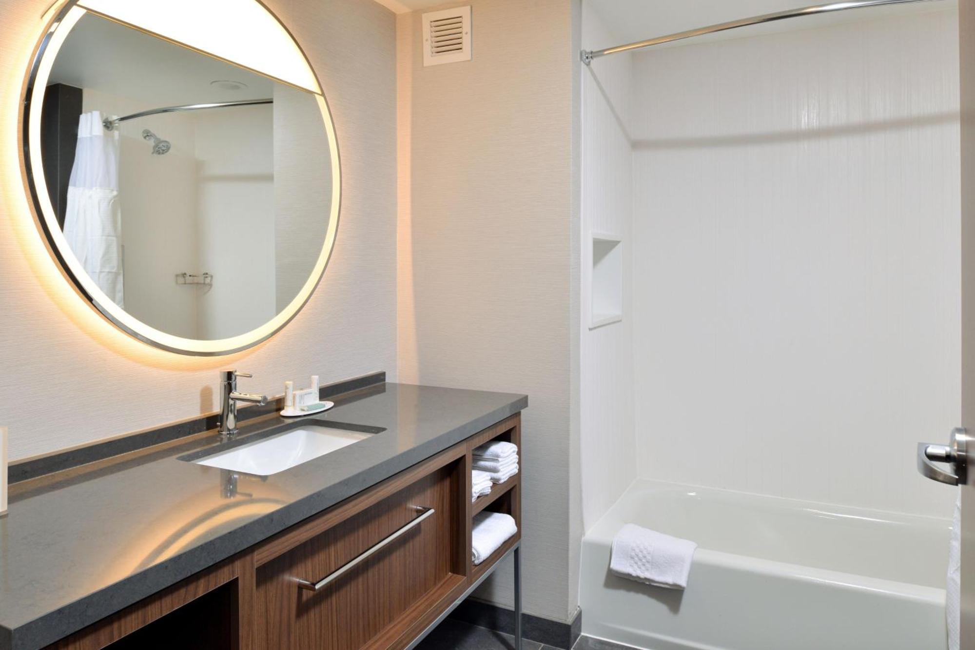 Courtyard By Marriott Raleigh Cary Crossroads Hotel Eksteriør billede